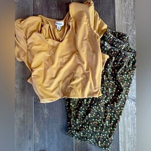 🍒5-$50 Clothes Bundle
Calvin Klein Blouse
No Boundaries Leggings
Like New